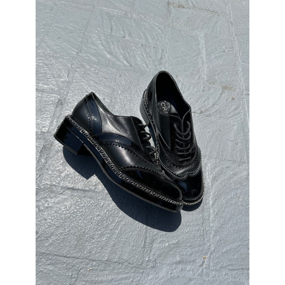 Chanel Black Leather Patent Chain Trim Wingtip Oxford Shoes womens 38.5